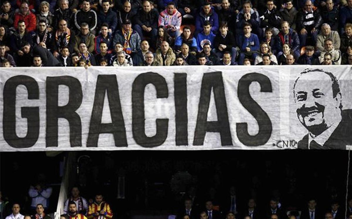 Rafa Benítez fue recibido como un héore en Mestalla