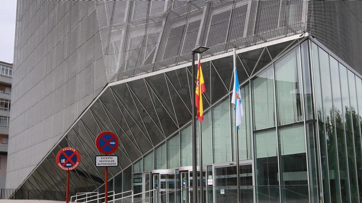 Primero acudió al juzgado de Ourense y después se centró en su boda.