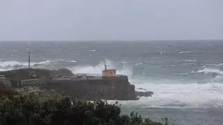 El viento, las olas y la lluvia elevarán este viernes el aviso en A Coruña a nivel rojo