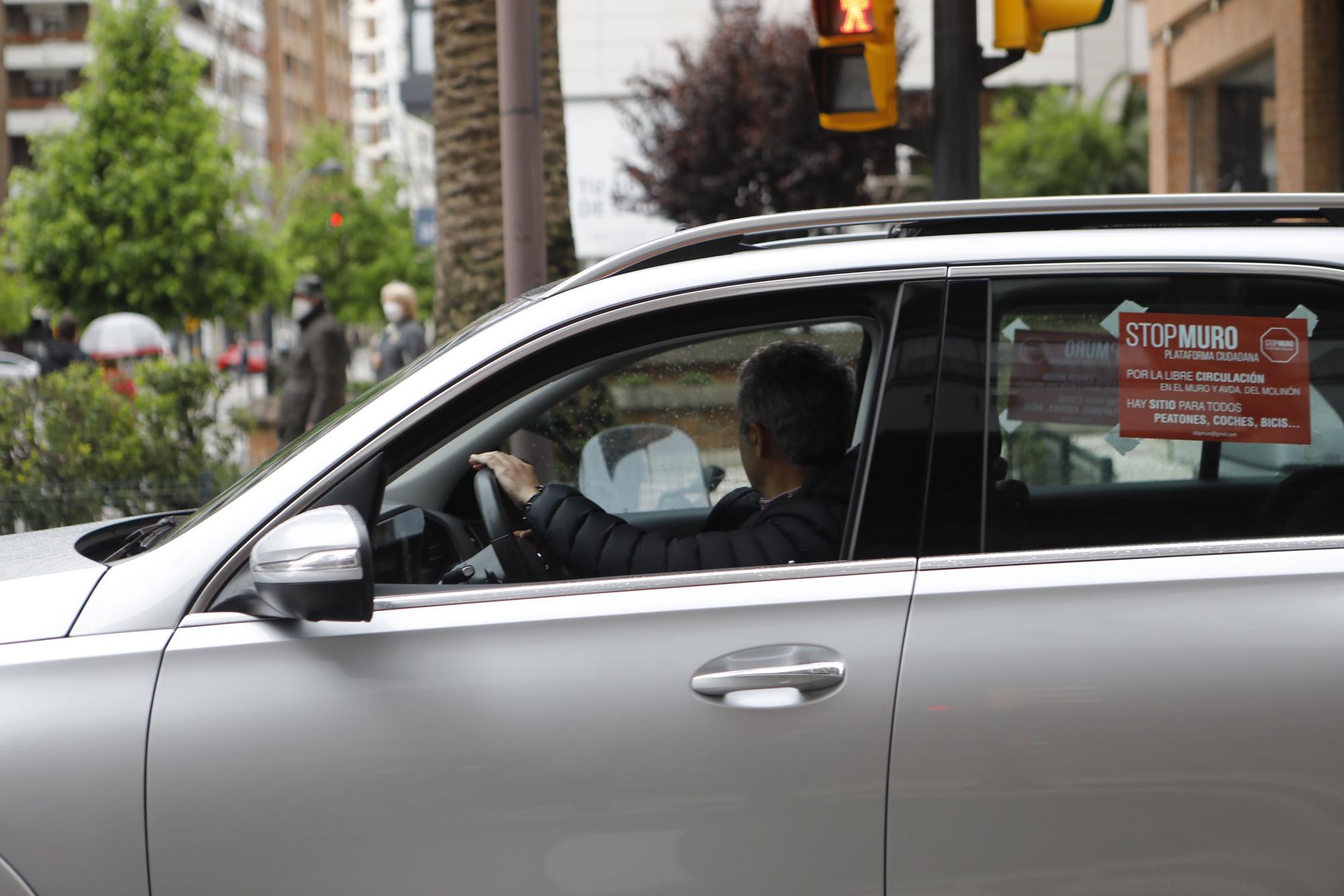 Concentración de vehículos en Gijón contra las restricciones a la movilidad