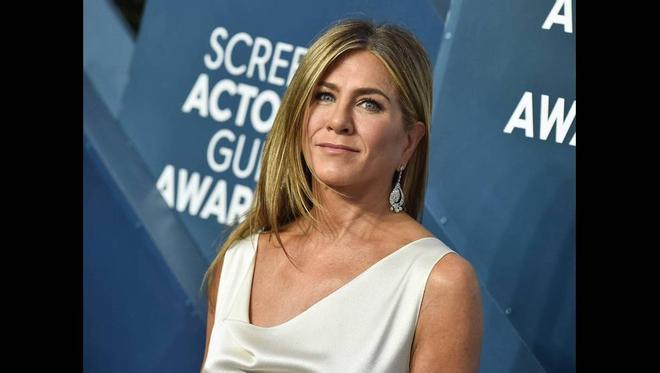 Jennifer Aniston bromea sobre su ruptura con Brad Pitt