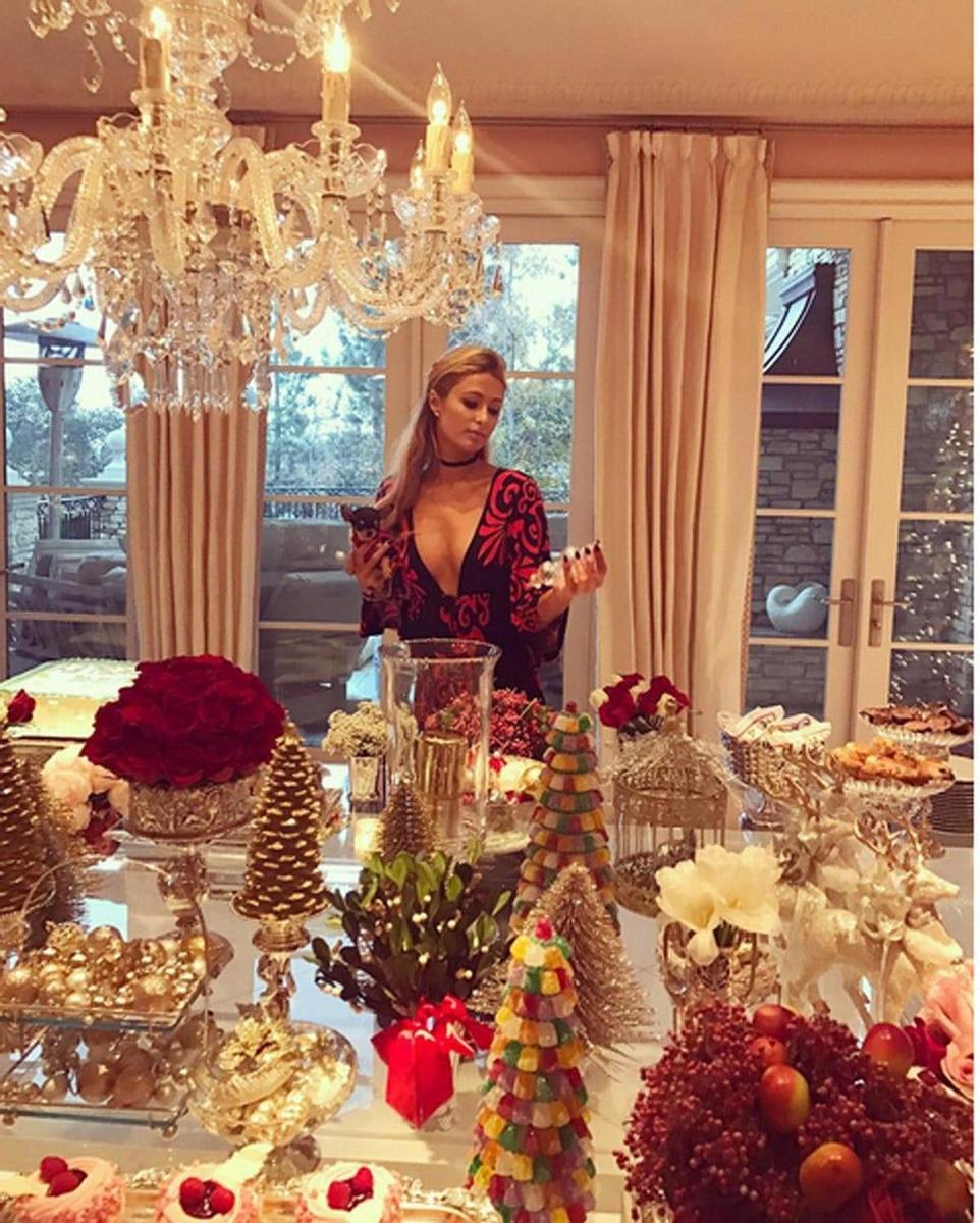 Paris Hilton, sencillita en Navidad
