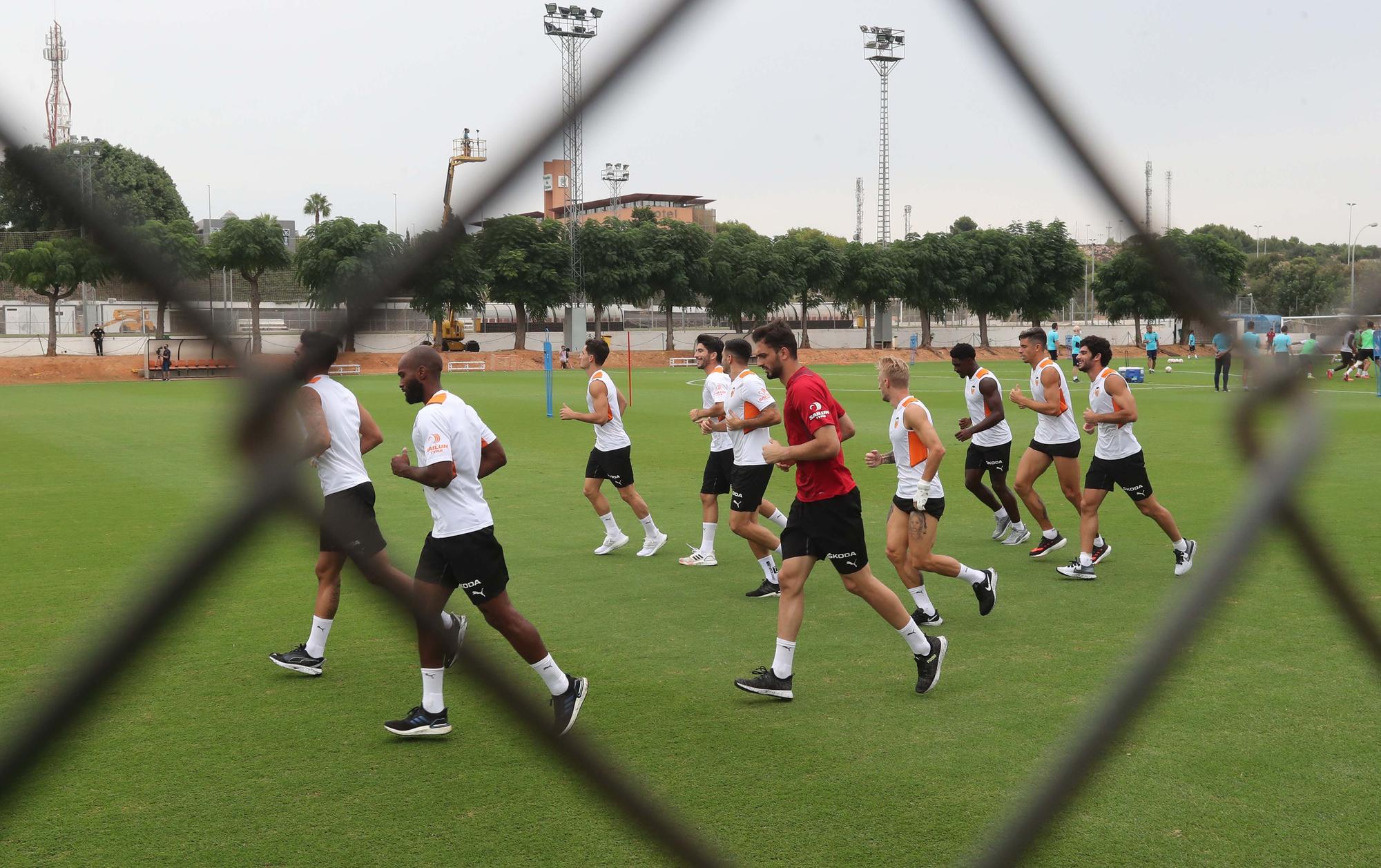 Entrenamiento en dos grupos para el Valencia CF