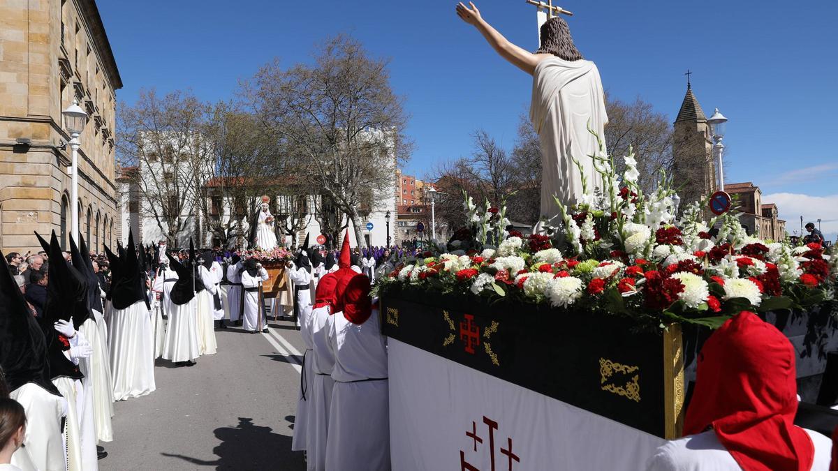 Vídeo: Así fue el encuentro de Resurrección en Gijón (con el himno de España)