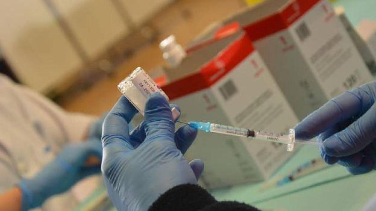 El objetivo de 15 millones de vacunados con la pauta completa se retrasa una semana