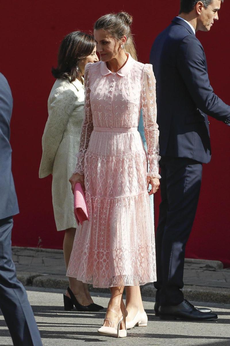 La Reina Letizia con un look todo en color rosa