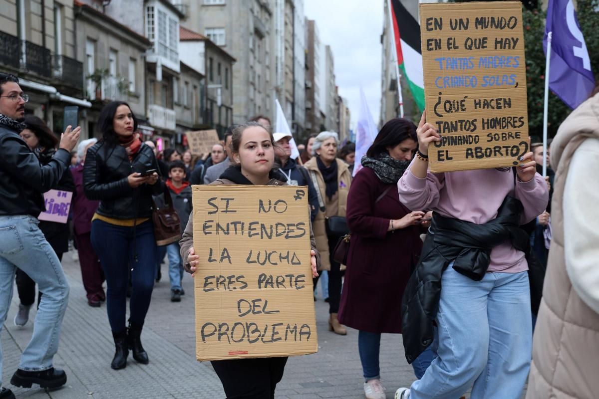 El 8 de marzo, Día Internacional de la Mujer, se celebró en Pontevedra con la participación de miles de personas y dos manifestaciones.