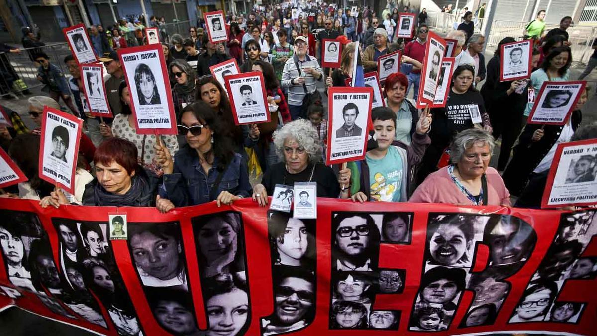 Más de 3.200 personas perdieron la vida en los 17 años que duró la dictadura de Pinochet.     