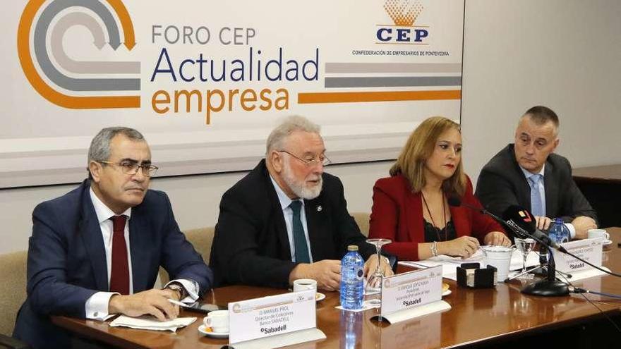 Manuel Prol, López Veiga, Elena Muñoz y Cebreiros, ayer en la Confederación de Empresarios. // Alba Villar