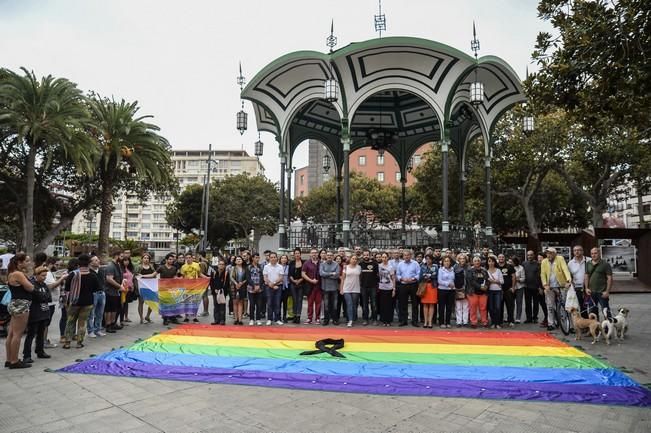 VIGILIA EN SAN TELMO POR LA MATANZA DE ORLANDO