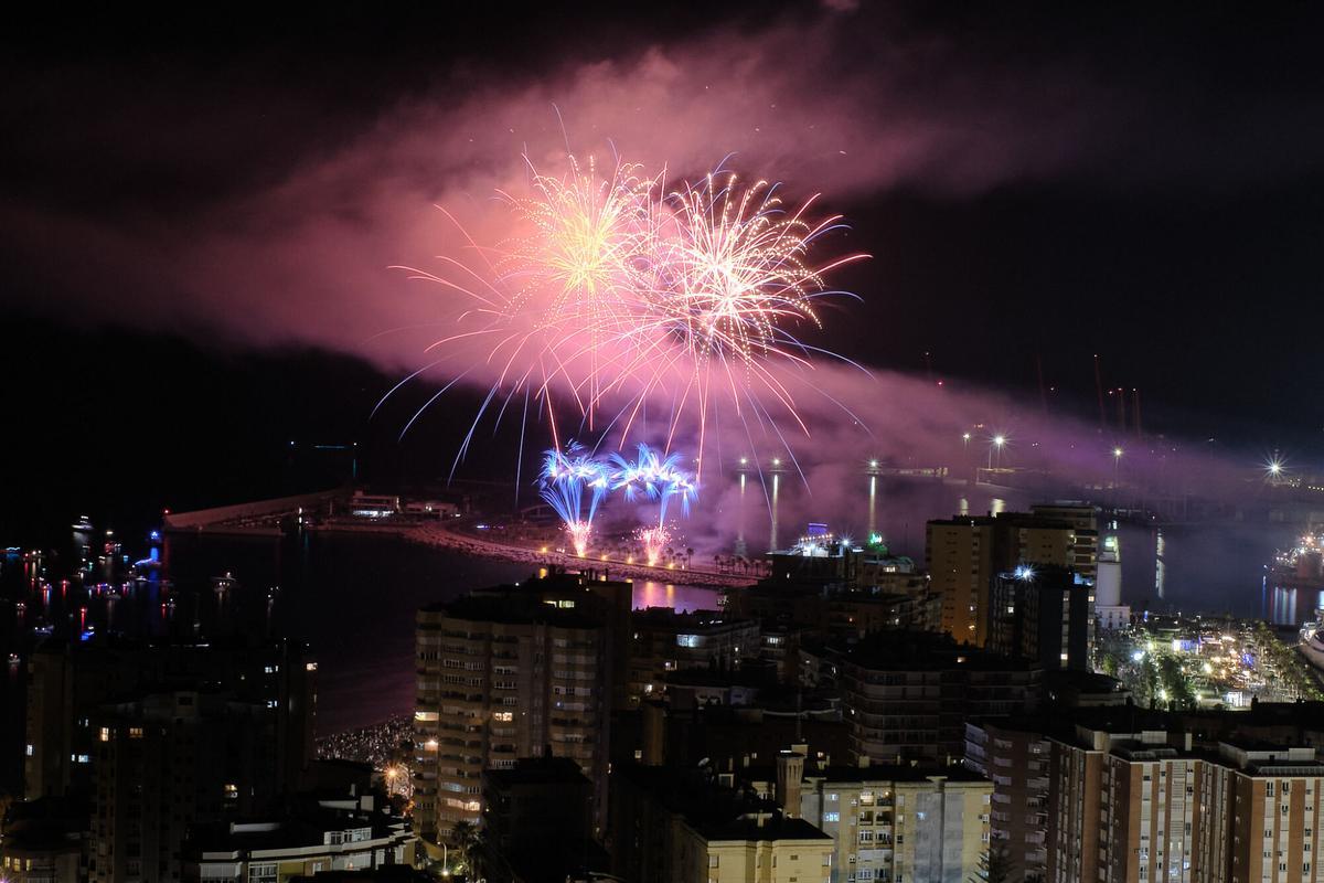 16-08-25 Málaga, Fuegos Artificiales Feria de Málaga 2025. (Fotografía: Gregorio Marrero). FUEGOS ARTIFICIALES. FERIA 2025