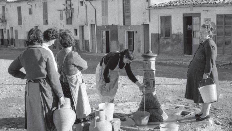Un paseo por Palma en blanco y negro: la ciudad a través de las fotos de Melchor Guardia en los años sesenta