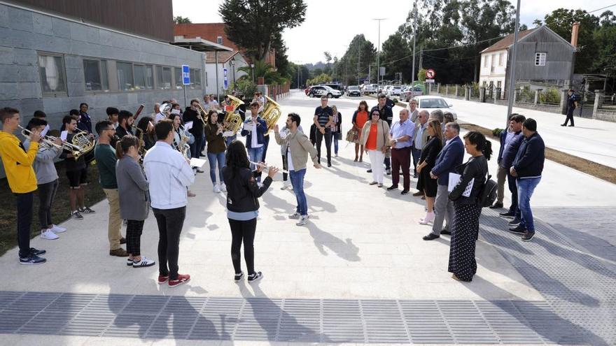 Músicos de la Banda da Silleda tocaron durante la inauguración.