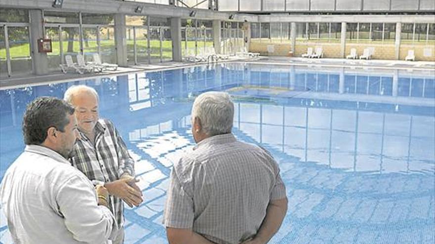 Albocàsser dota con un techo retráctil a la piscina municipal