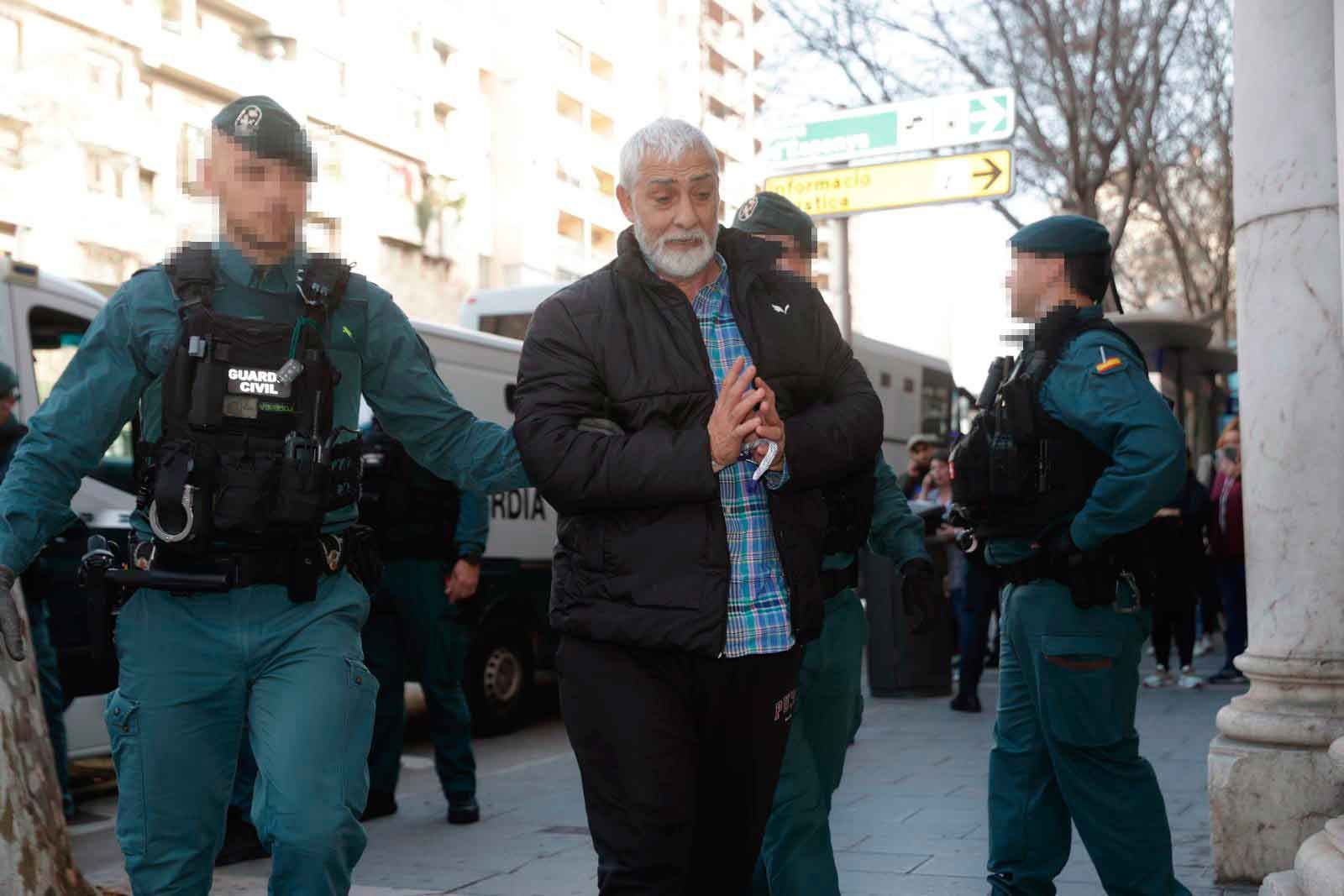 La Guardia Civil traslada al juzgado a 23 detenidos en la operación antidroga entre grandes medidas de seguridad