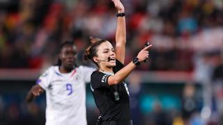 Marta Huerta de Aza asciende a Segunda y se convierte en la primera árbitra en el fútbol profesional español