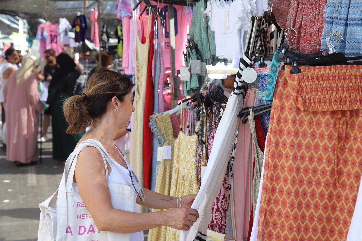 Actividad en un mercadillo de Córdoba, en una imagen de archivo.