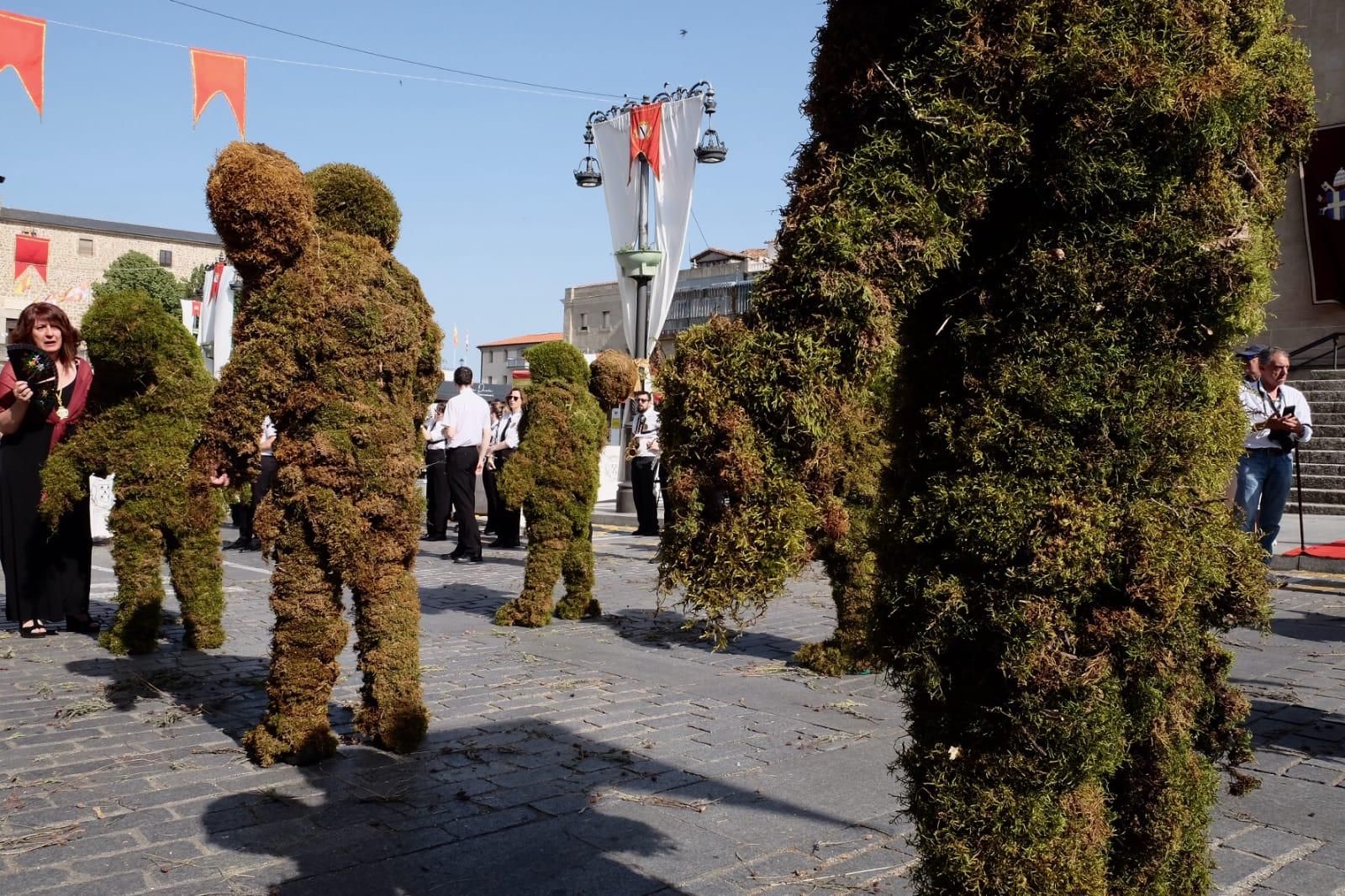 Béjar (Salamanca) celebra la festividad del Corpus Christi con sus Hombres de Musgo
