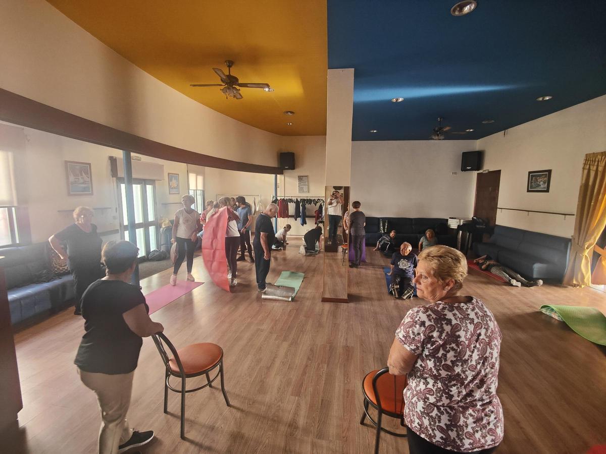 Una actividad de gimnasia para mayores en Moaña.