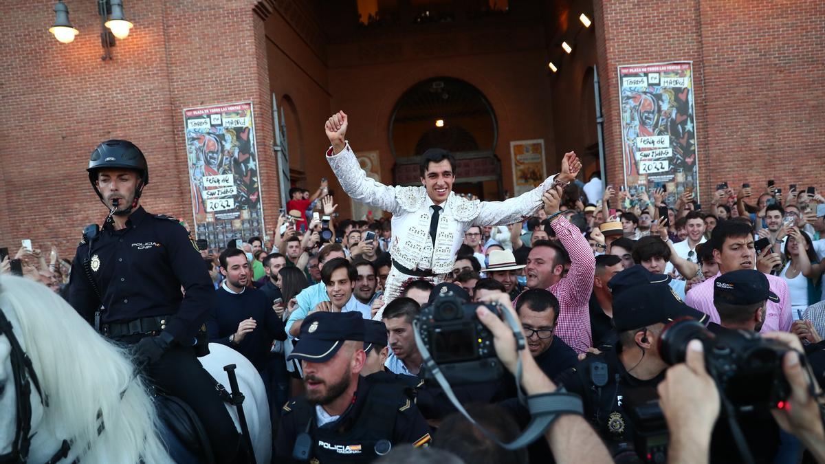 Ángel Téllez sale por la puerta grande de Las Ventas en plena Feria de San Isidro