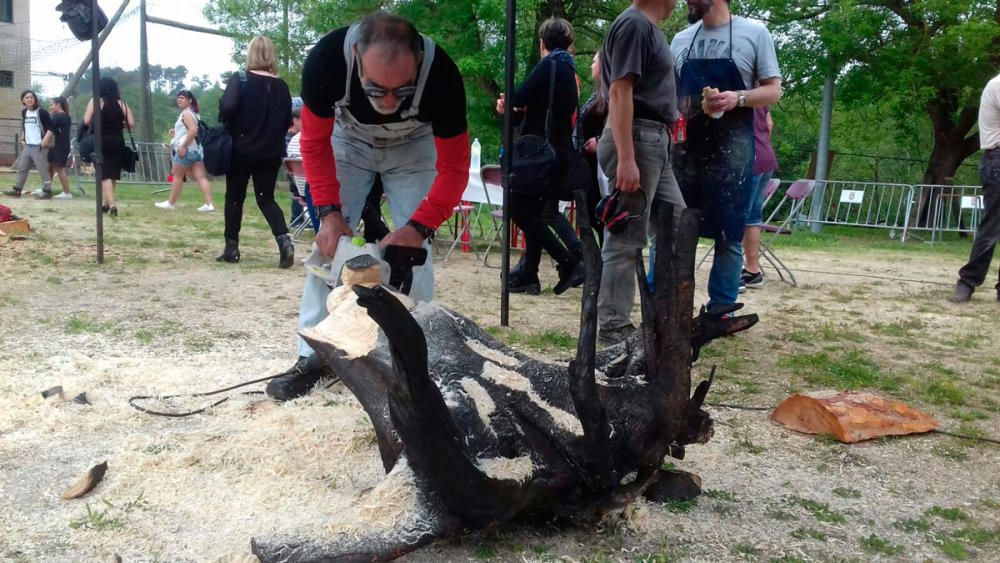 La madera quemada se convierte en arte