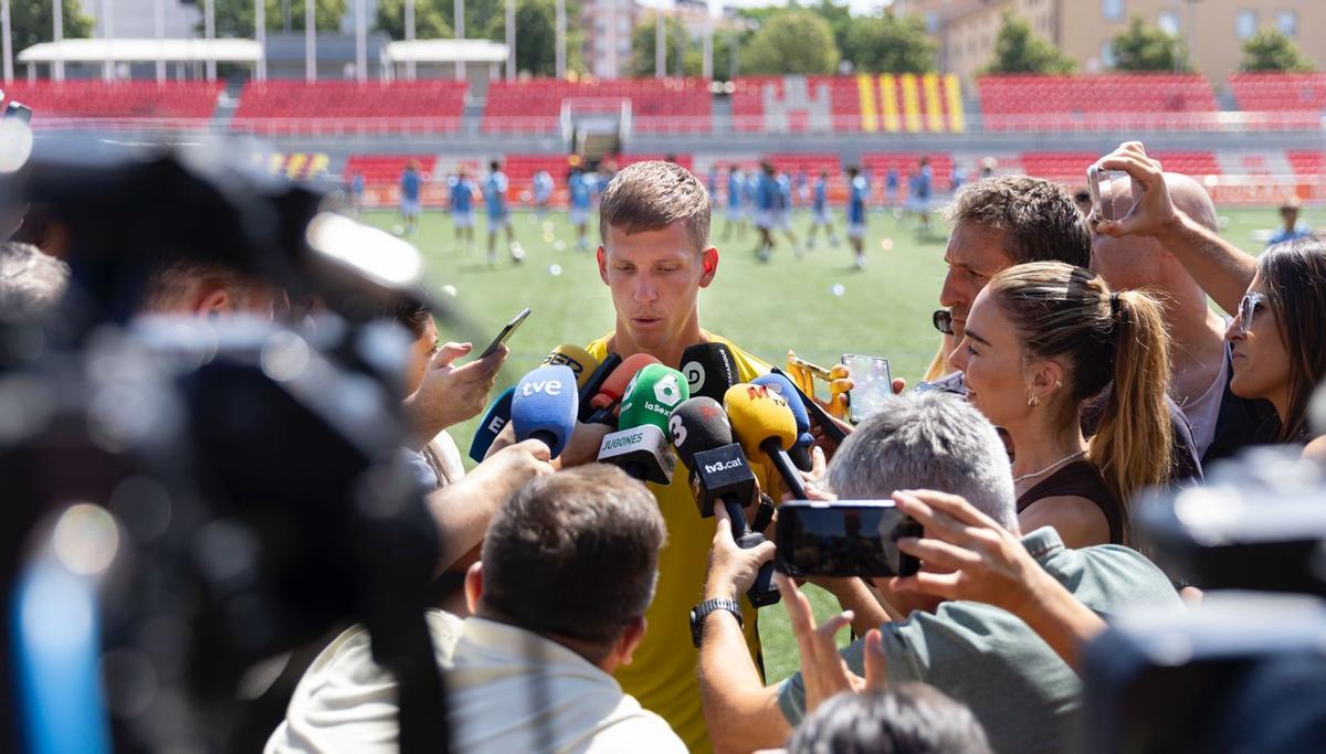 Dani Olmo, durante su visita al campus que lleva su nombre en Terrassa