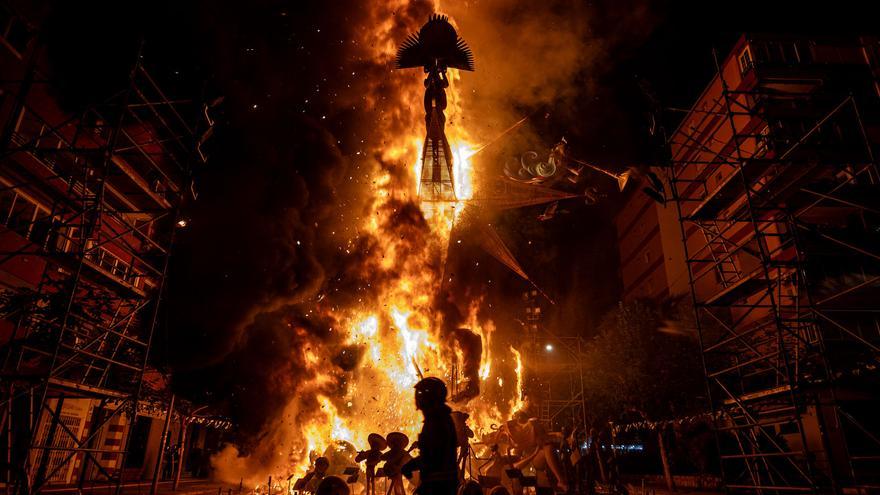 HOGUERAS DE ALICANTE | Cremá de la Hoguera Florida Portazgo