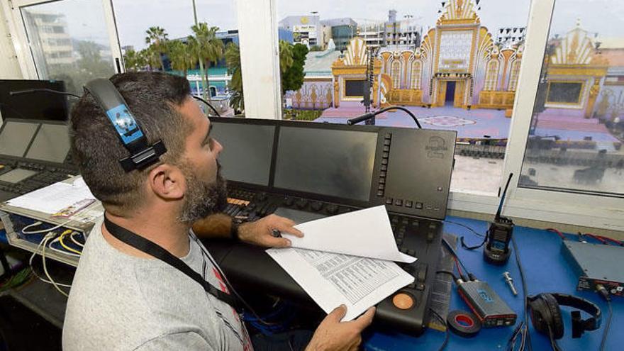 Israel Reyes, ayer, en el puesto de control avanzado del Carnaval.