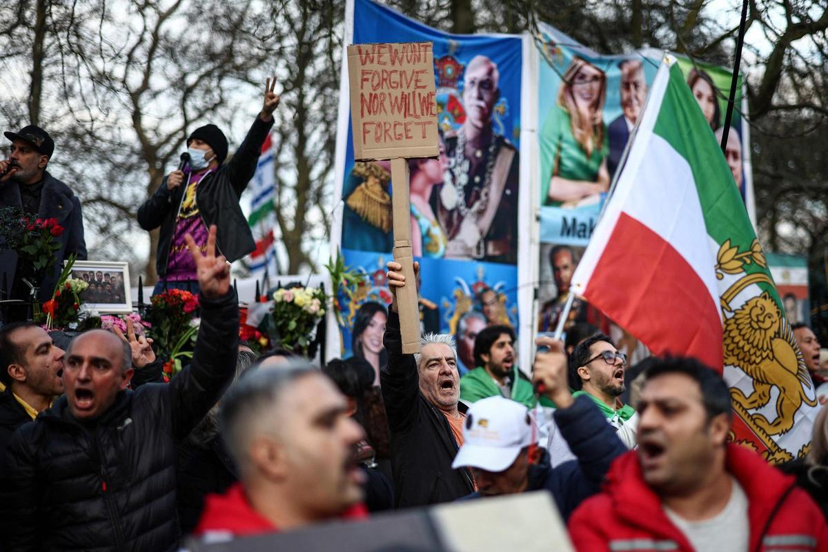 Manifestación en Londres contra la represión de Irán durante las protestas