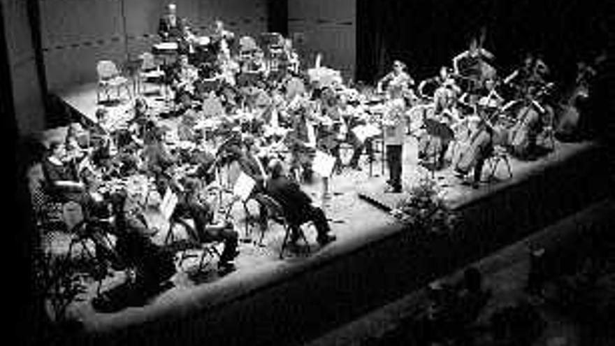 La orquesta en una imagen de archivo / Moisés Copa