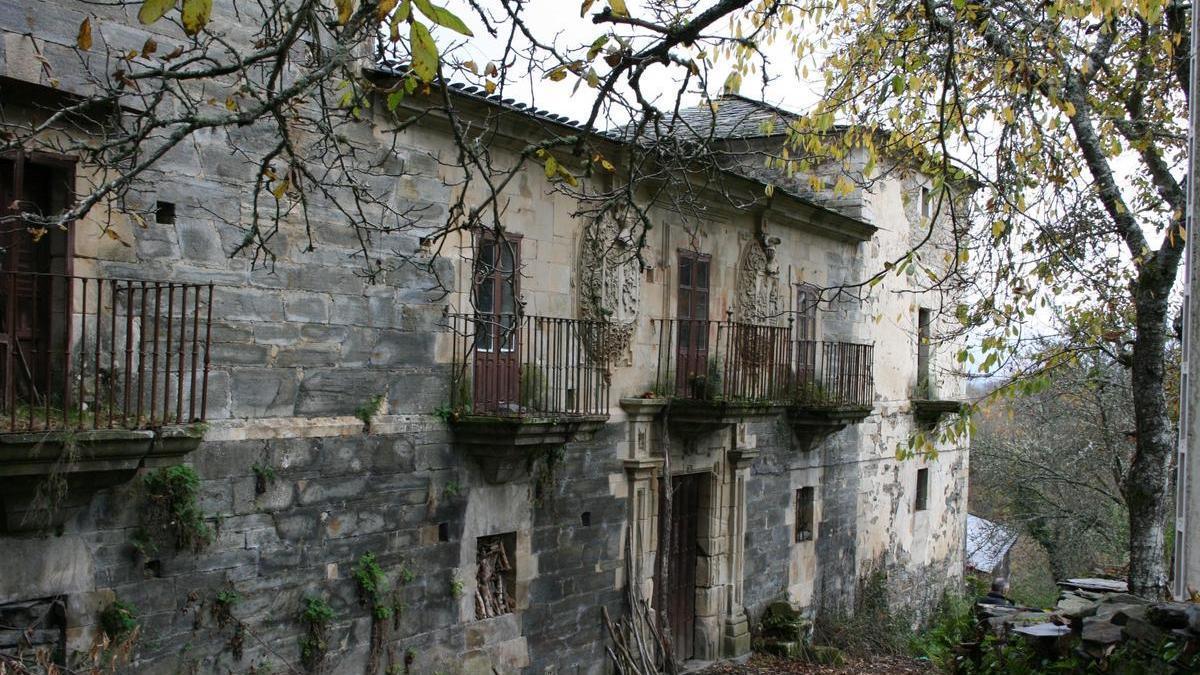 Fachada del palacio de Mon.