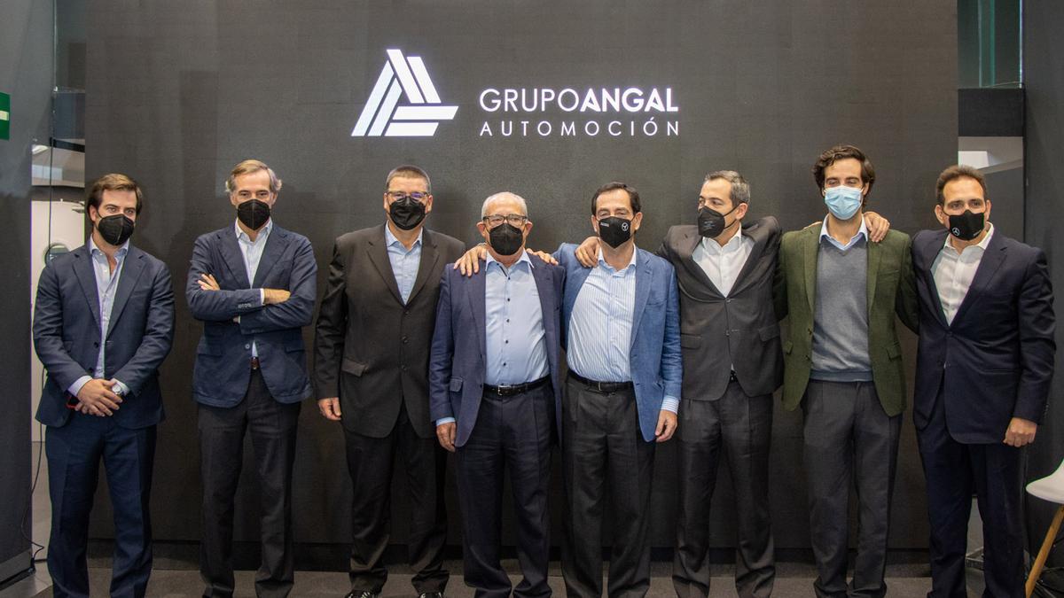 Los principales cargos directivos de Grupo Angal no quisieron perderse este acto de presentación en València.