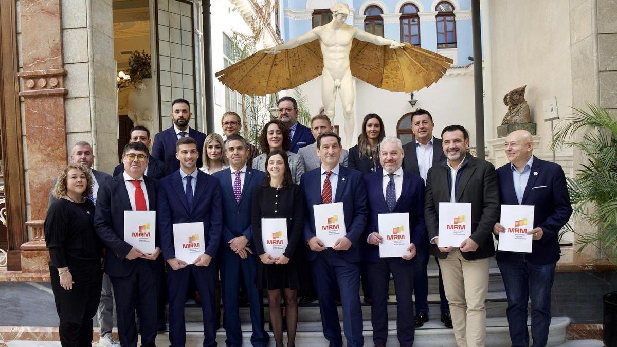 Los partidos municipalistas de la Región han firmado en el Casino de Murcia un acuerdo de colaboración.