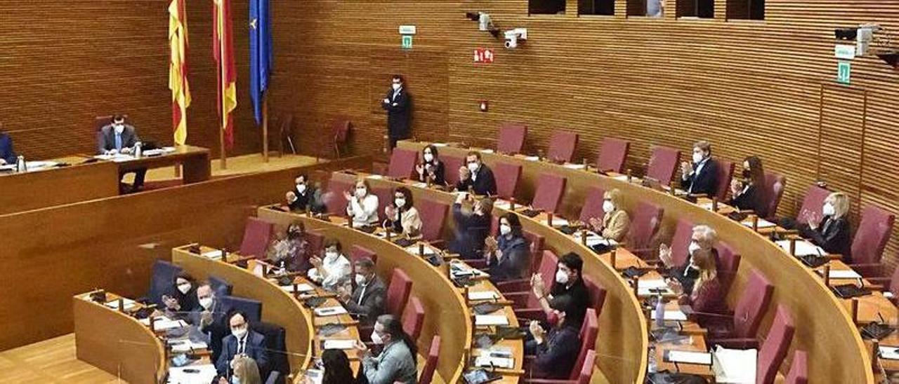 Bancada del Botànic en una sesión plenaria de las Cortes.  | INFORMACIÓN