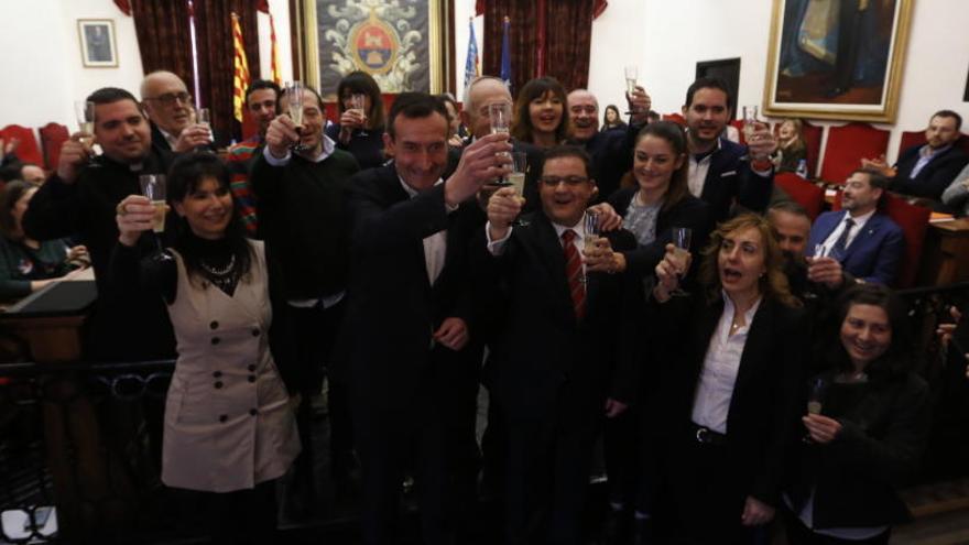 El brindis celebrado en el Ayuntamiento por la distinción de la Venida de la Virgen.