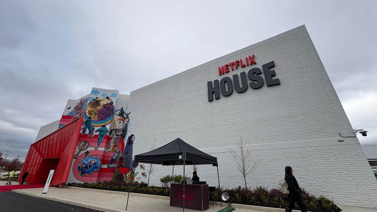 Netflix House abre en King of Prussia, el mayor centro comercial de Estados Unidos en términos de espacio de tiendas, ubicado en los “suburbios” de Filadelfia.