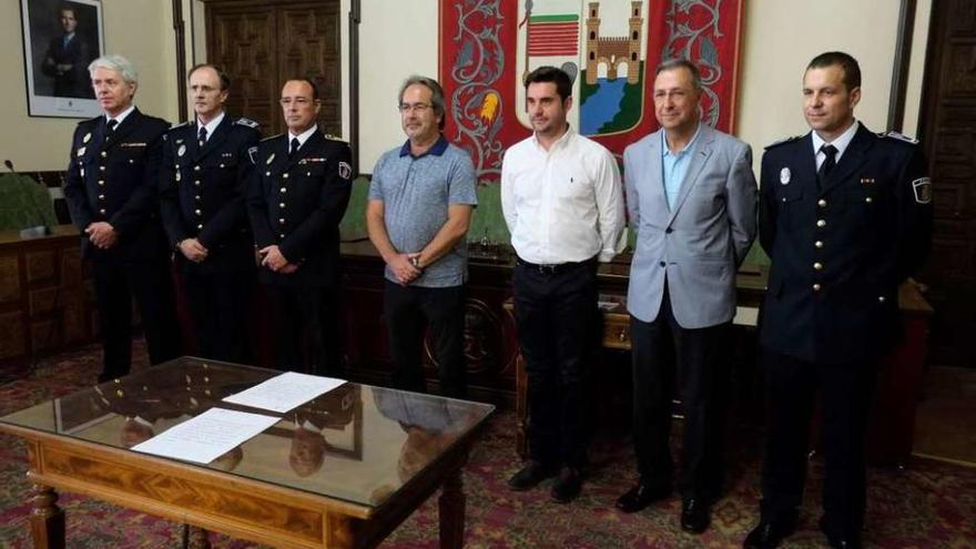 Acto de toma de posesión de nuevos agentes de la Policía Municipal en el Ayuntamiento.