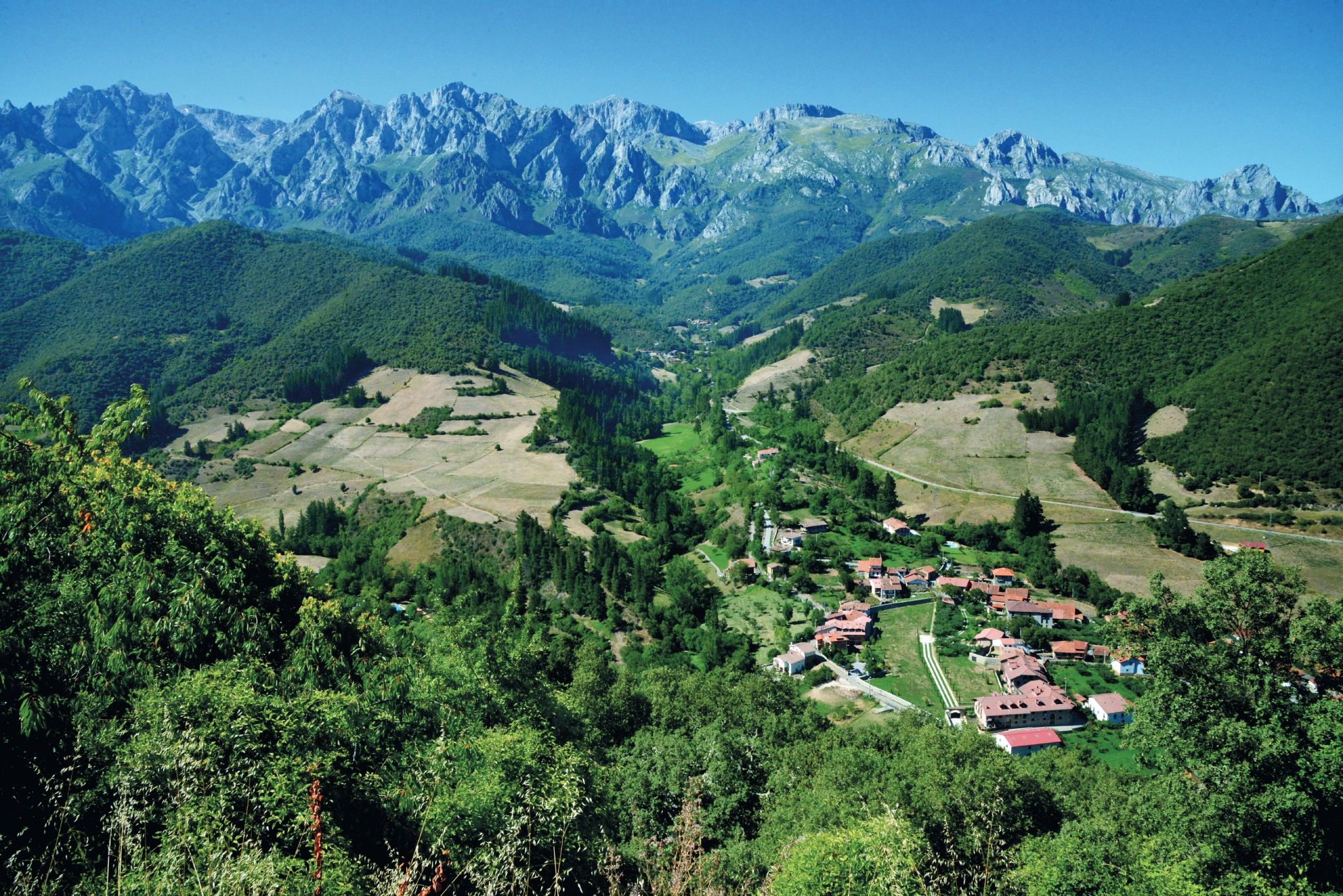 Valle de Liébana desde la ermita de San Miguel, en el Monasterio de Santo Toribio.