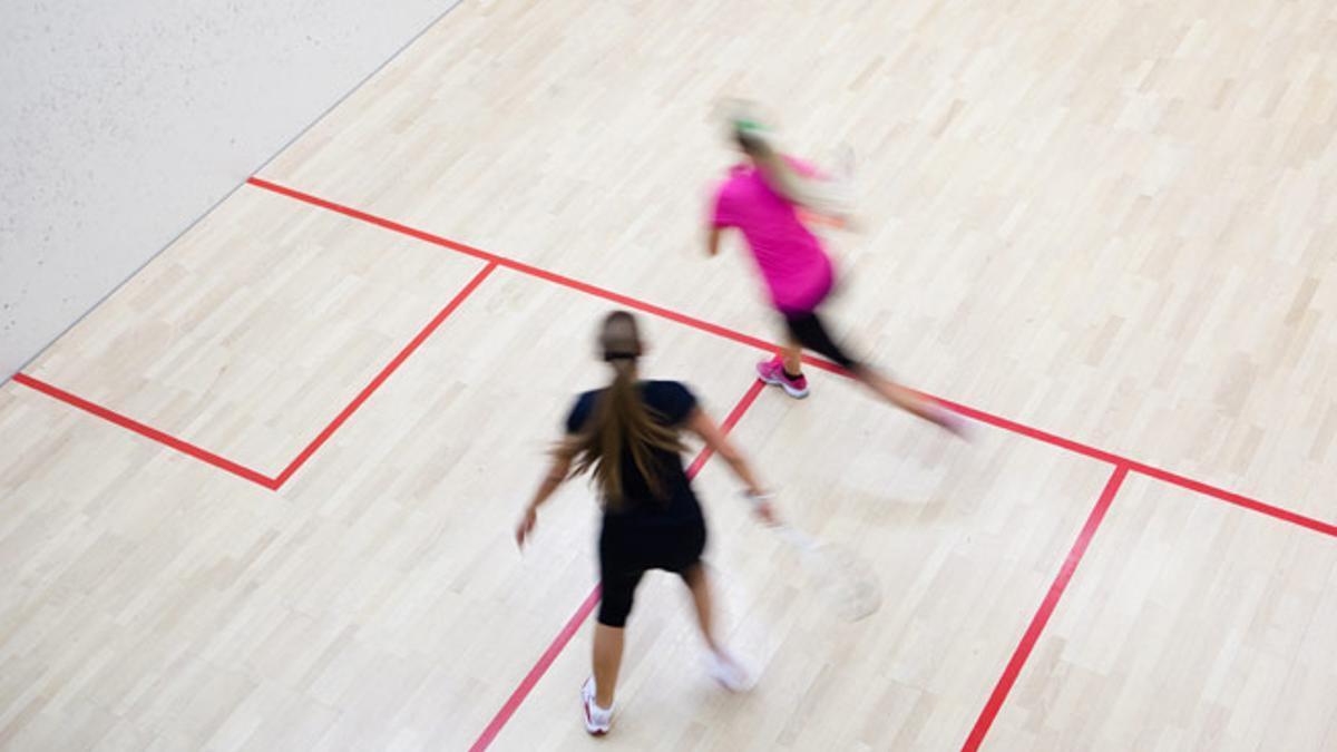 Partido de squash femenino.