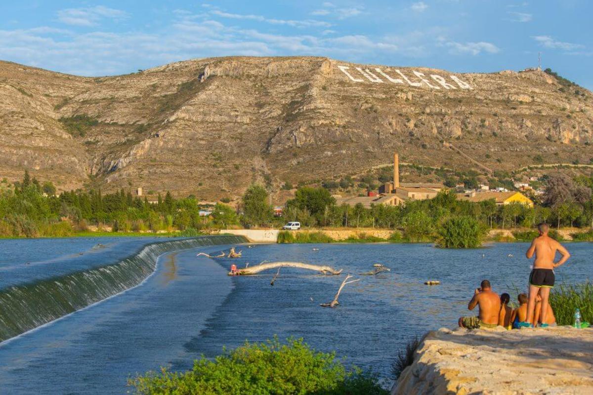 Azud de la Marquesa desde el que se capta el agua que se eleva a través de una canalización subterránea el agua para los valles del Vinalopó
