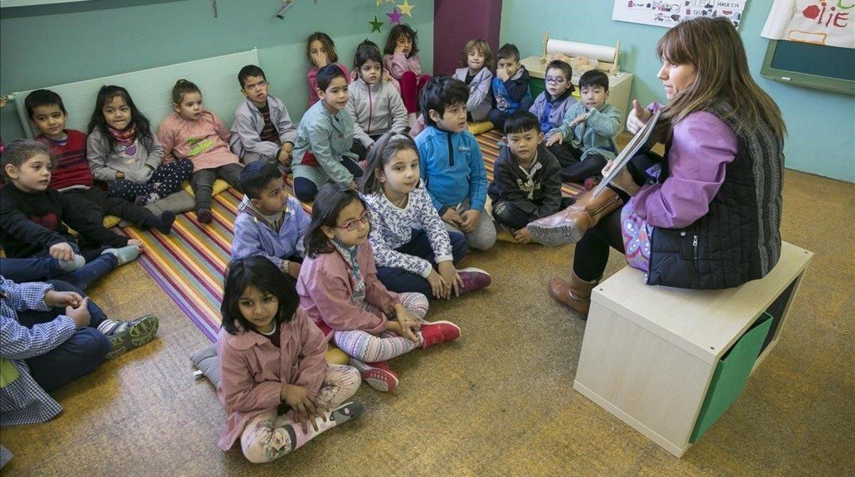 Alumnos de la escuela Rambleta del Clot, que este curso ha iniciado el giro hacia la educación innovadora.