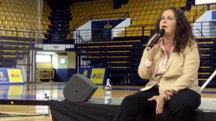 Charla de Carla Antonelli a estudiantes de Secundaria en el Centro Insular de Deportes