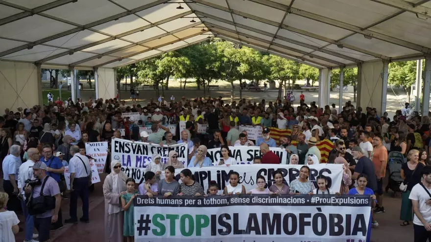 Piera mostra la cohesió del poble després de l'atac a la mesquita: "No aconseguiran trencar la convivència"