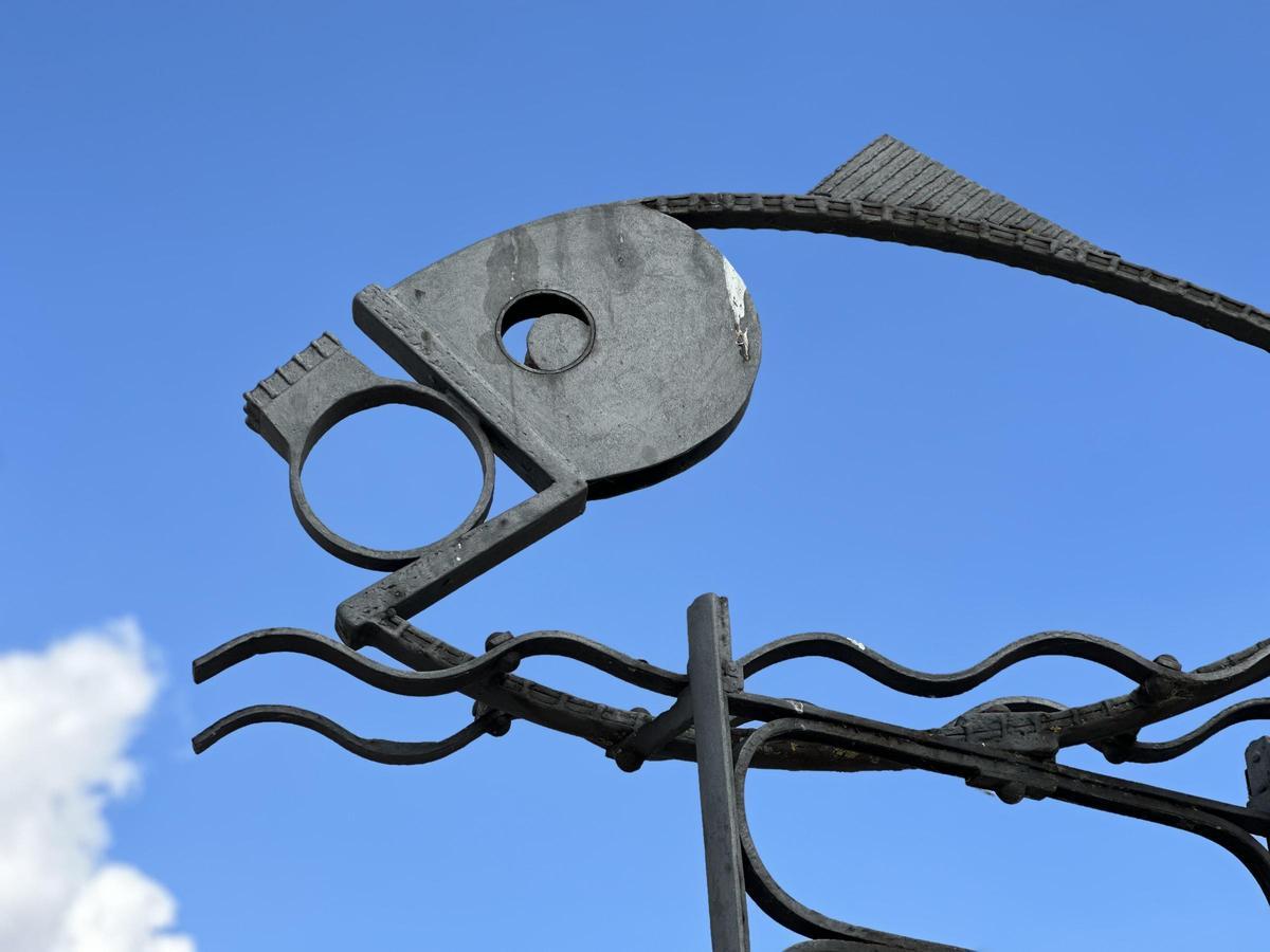 Detalle del anillo de San Atilano en la boca del pez.