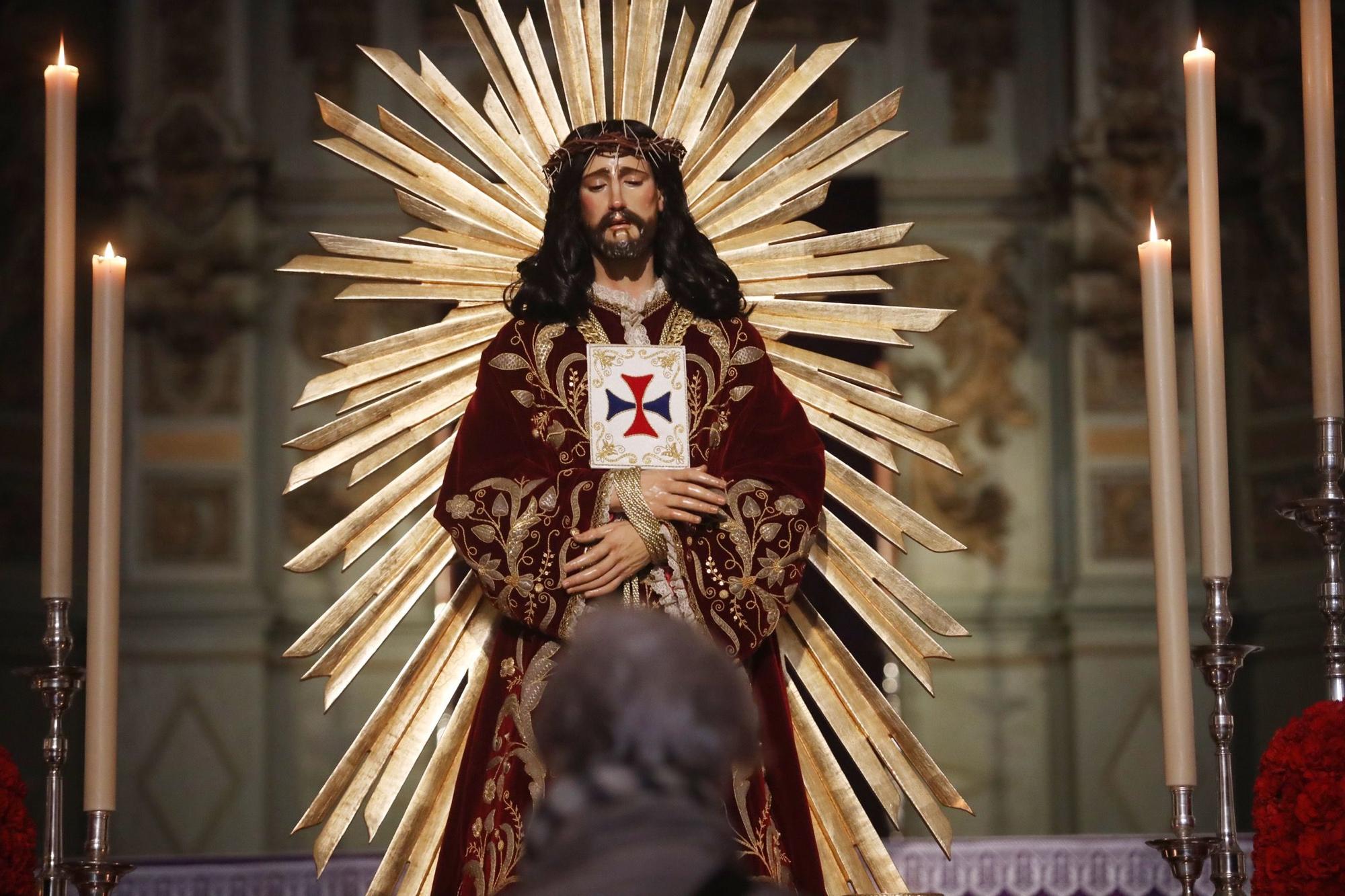 Colas en Santiago por la devoción por el Cristo de Medinaceli