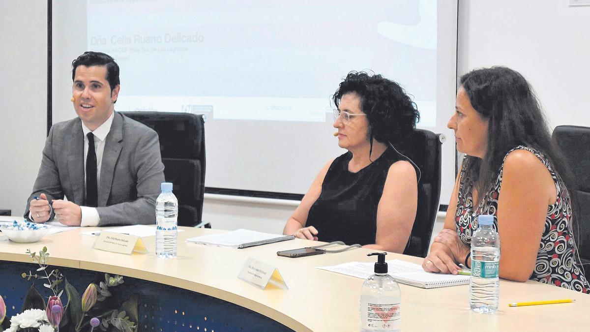 Charla ‘Padres y profesores al habla’,   con la participación de Mª Isabel   Maldonado y Celia Ruano.