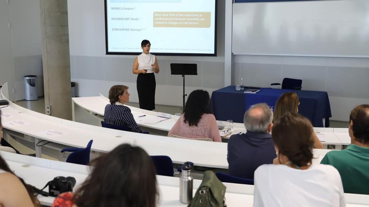 Davinia María Resurrección, sobresaliente cum laude para la primera tesis doctoral de  Loyola