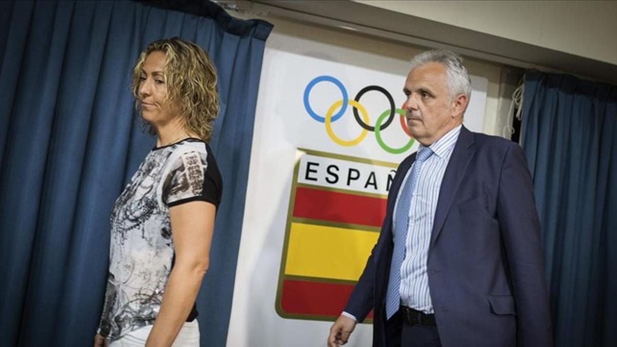 Gala León y José Luis Escañuela, en una rueda de prensa en Madrid.