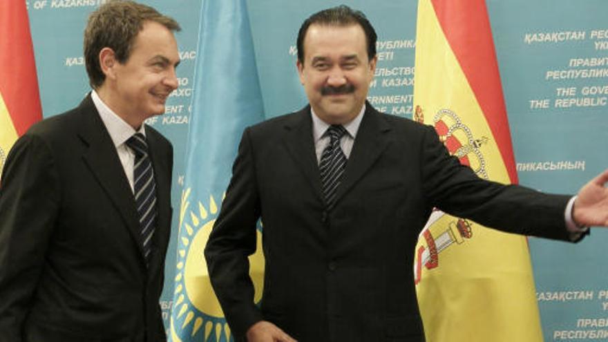 Zapatero, con el primer ministro de Kazajistán, Karim Masinov.