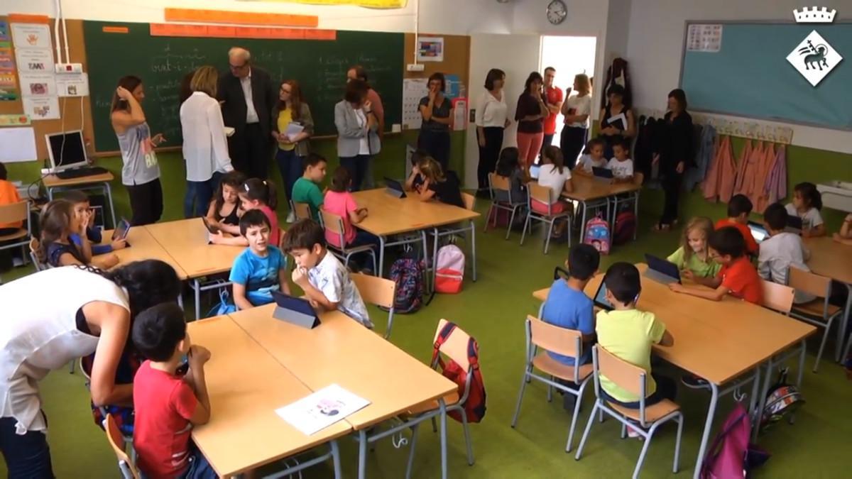 Una comissió d’Educació de la ciutat francesa de Nantes visita les escoles de Viladecans.